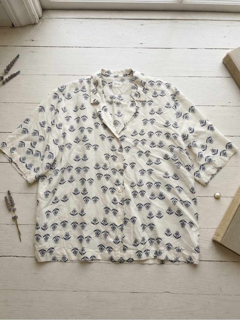 Wilfred Free Aritzia 100% Cupro Printed Short Sleeve Camp Button Up Shirt S